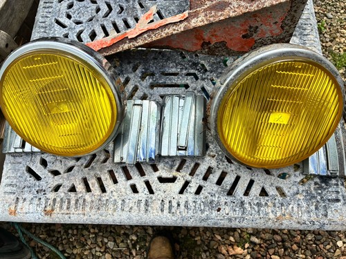 Mitsubishi pajero yellow - mitsubishi,
